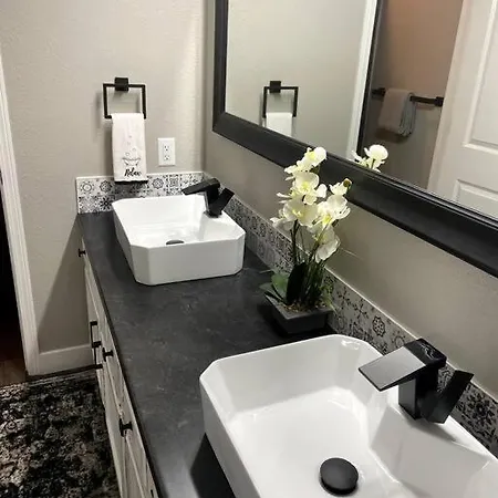New Remodeled Luxury Condo By The Lake, No Stairs! Branson Exterior photo